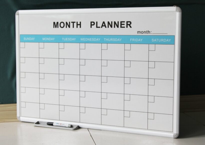 monthly-planner-white-board-90x120cm-aluminium-frame